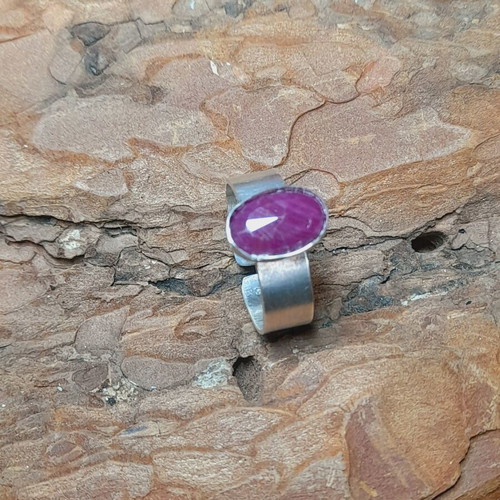 Handmade 925 silver ring with semi-precious stone and opening shank new
