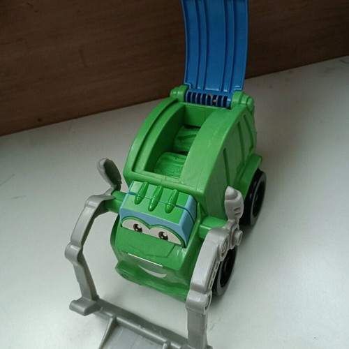 Hasbro Play Doh Trash Tossin' Rowdy used garbage truck toy
