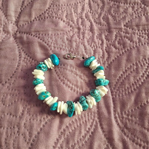Handmade bracelet with shells and 925 silver clasp, new