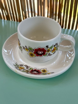 3 Vintage coffee cups with saucers