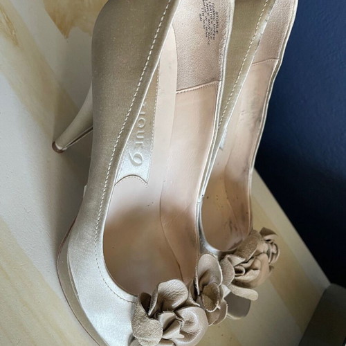 Nine West high heel pumps like new, gold beige