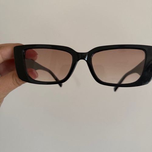 Black sunglasses new with gradient lenses in rectangular design