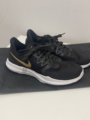 Nike women shoes