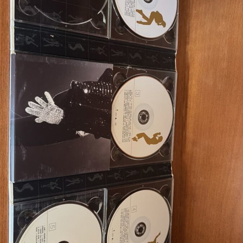 Michael Jackson The Ultimate Collection CD like new, missing number 2