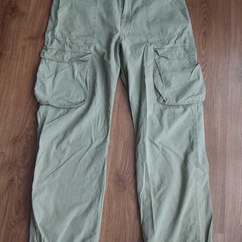 Pull and Bear women's cargo pants new, green, size 42