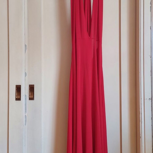Red infinity dress new, size M