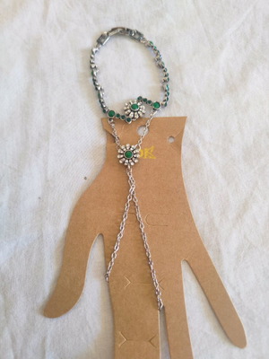 Bracelet hand jewelry with green beads like new