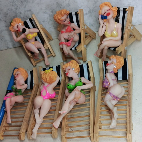 Ceramic humorous figurines with glass armchairs and sunbeds, pack of 7, new