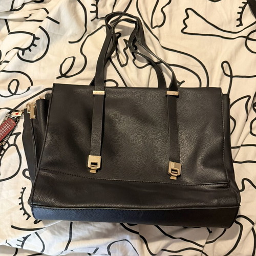 Bag used, spacious, lightweight with London keychain