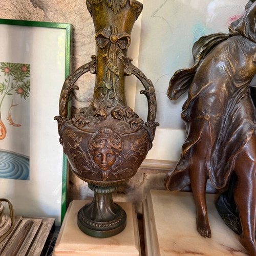Old French table clock like new with amphorae