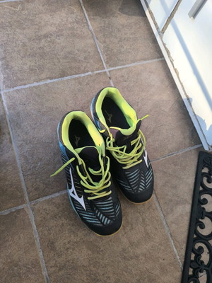 Mizuno All court tennis shoes used, size 42.5