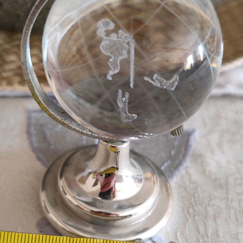 Johnie Walker globe like new