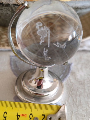 Johnie Walker globe like new