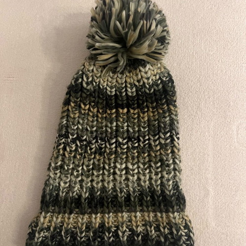 American Eagle hat and scarf like new, multicolored