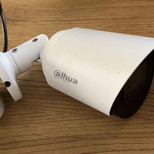 Dahua security camera set like new with motion detector