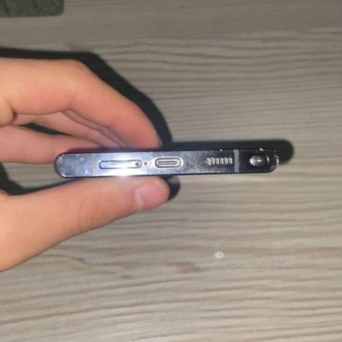Samsung S22 Ultra smartphone used, minor crack