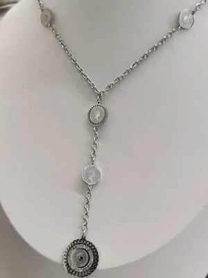 Steel necklace with queen new, silver color