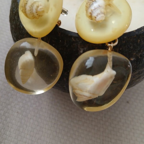 Vintage summer earrings with shells