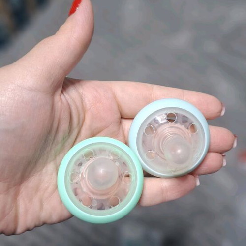 Nuk 0-6 and Tommee Tippee pacifiers like new