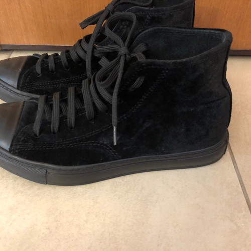Italian athletic shoes new, black velvet size 37