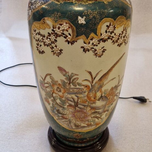 Vintage porcelain table lamp with oriental decoration, like new