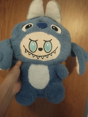 Labubu Stich λούτρινο παιχνίδι 30 εκ μεταχειρισμένο, πολύ καλή κατάσταση και ποιότητα