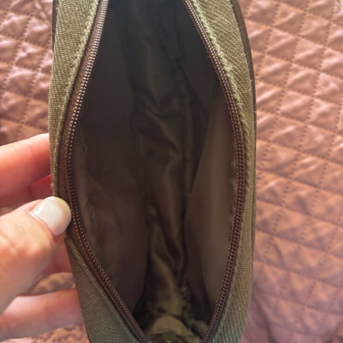 Estée Lauder toiletry bag used, khaki color, very good condition
