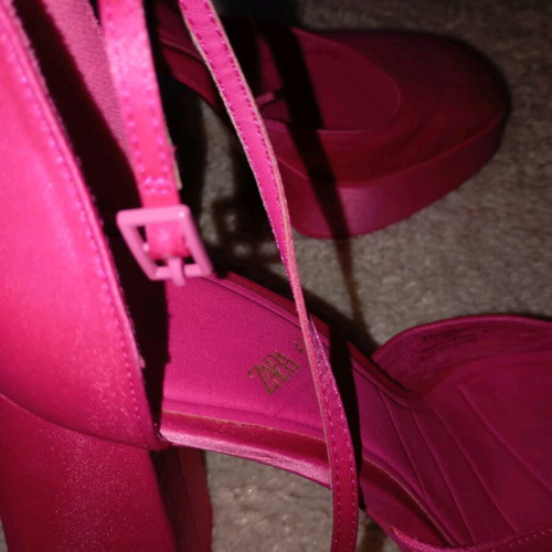 Zara fuchsia disco-style sandals like new, size 40, thick heel