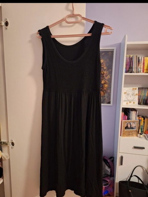 Black sleeveless dress with honeycomb style top