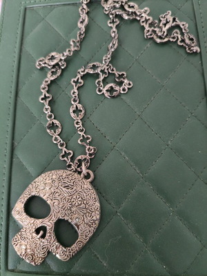 Skull necklace with floral engraving like new, ornate chain