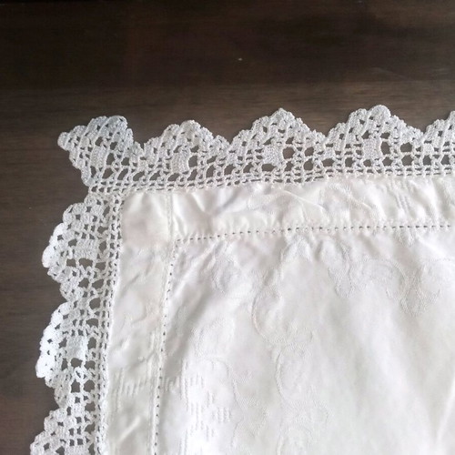 Tablecloth with lace new, 1.60 x 1.60 m