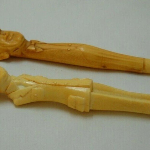 Vintage Spade Depose figure pens used, set of 2 with carvings