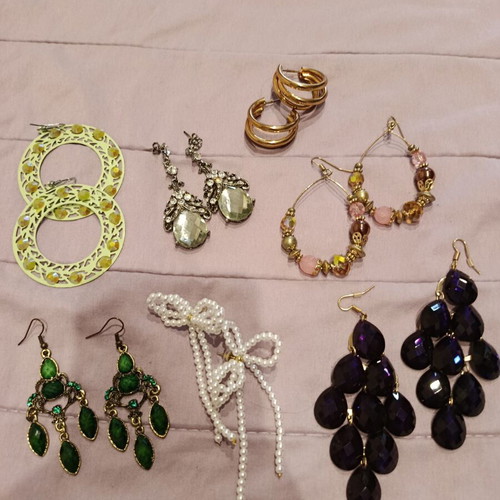 Earrings pack of 16, like new, faux