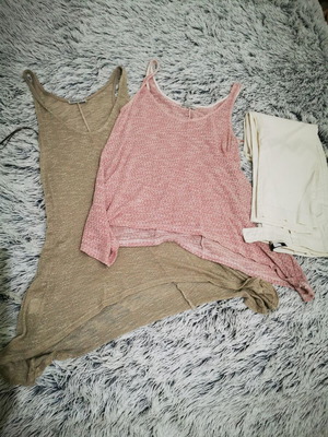 Women's blouse set with white Capri pants like new