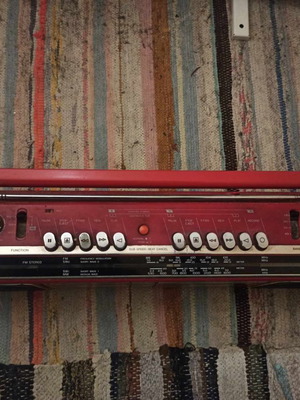 Ραδιοκασετόφωνο Sanyo vintage μεταχειρισμένο, στερεοφωνικό, μεταλλικό