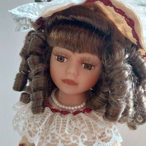Victorian Porcelain Doll Collector's Edition like new