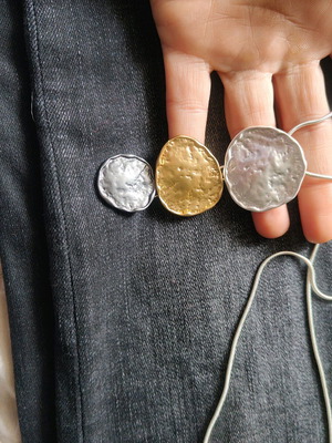Pendant necklace new with 3 different colors silver, gold and black