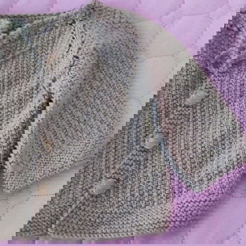 Бебешка жилетка изработена по поръчка за 4-6 месеца