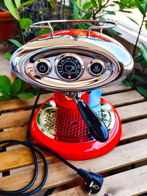 Illy Iperespresso Francis X7.1 кафе машина червена като нова