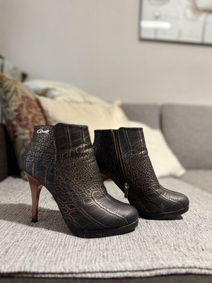 Axel ankle boots like new, size 38, 12 cm heels, brown and gold