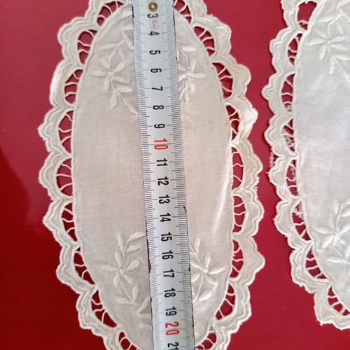 Set of 6 vintage tray and decoration doilies like new