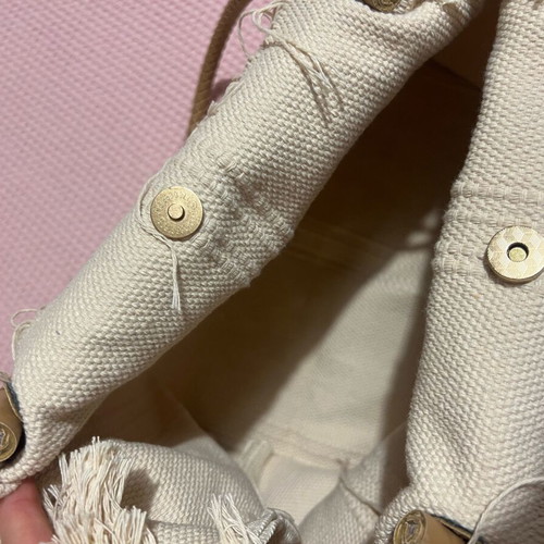 Summer bag with magnetic clasp like new, beige shoulder style