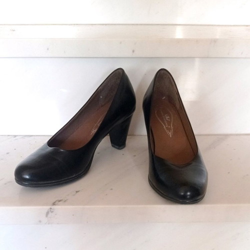 Black leather shoes size 41.