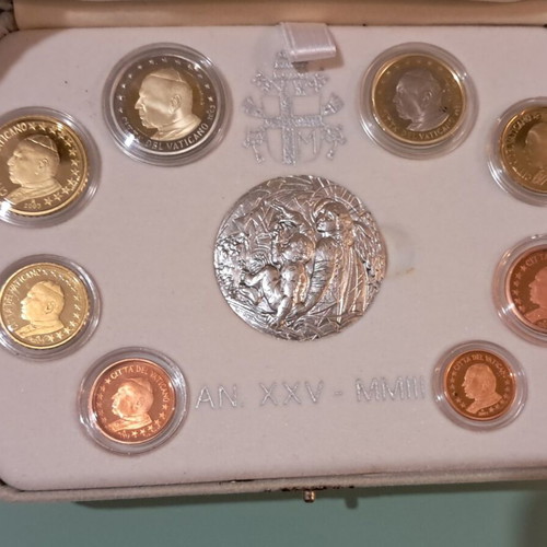 Vatican 2003 Euro Proof Set with Silver Medal mint condition