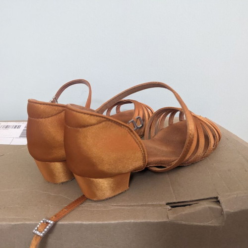 Latin dance shoes for girls size 35 like new, beige and gold
