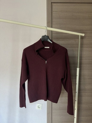 Oysho burgundy daily turtleneck sweatshirt M like new
