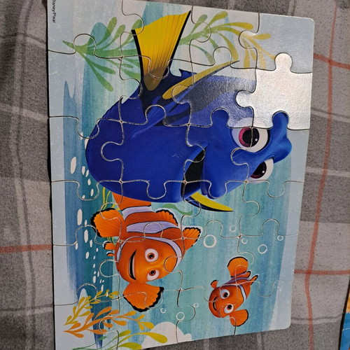 Disney wooden puzzle set 3x24 pieces Finding Dory with wooden box like new