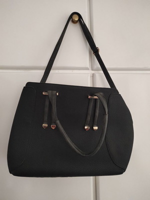 Large shoulder handbag like new, black leatherette