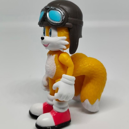 Tails Sonic the Hedgehog collectible figure like new, aviator style