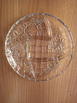 Crystal serving tray for nuts